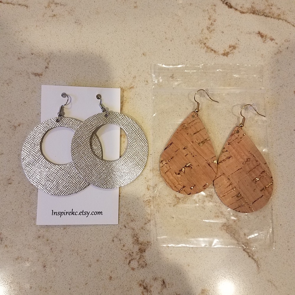 2 pairs of leather earrings